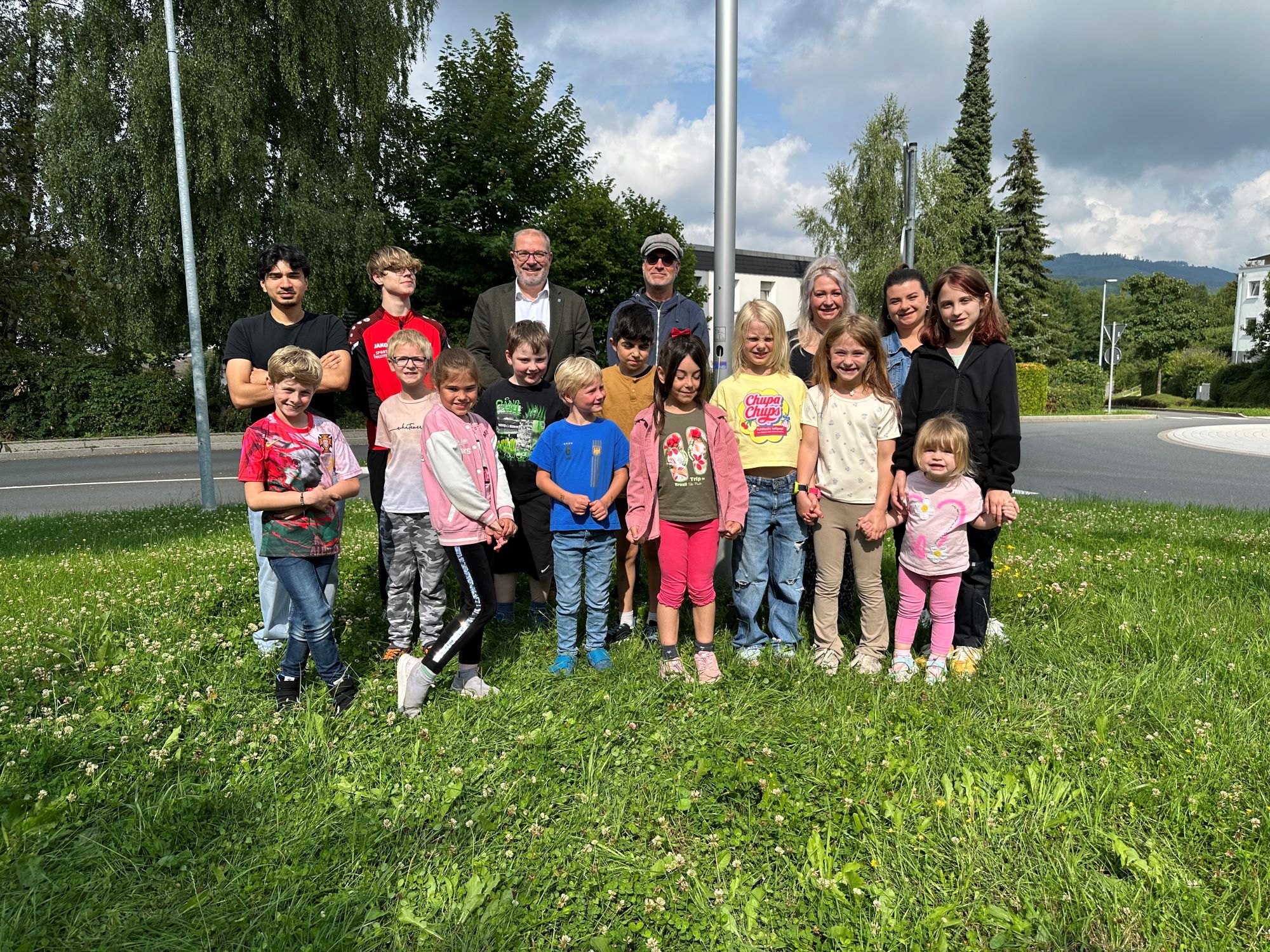 Fahne hissen 1 Foto Gemeinde Finnentrop
